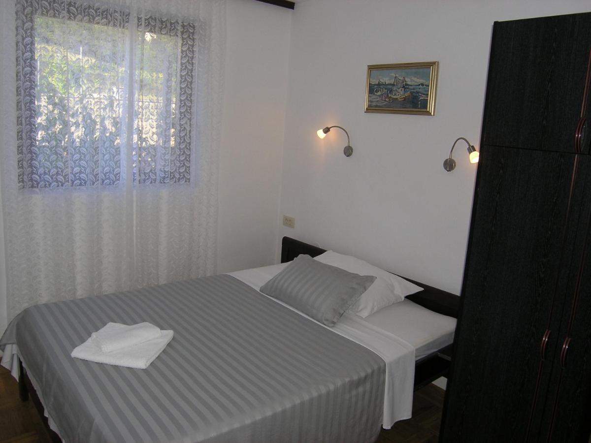 Apartments Mari With Terrace Baška Buitenkant foto