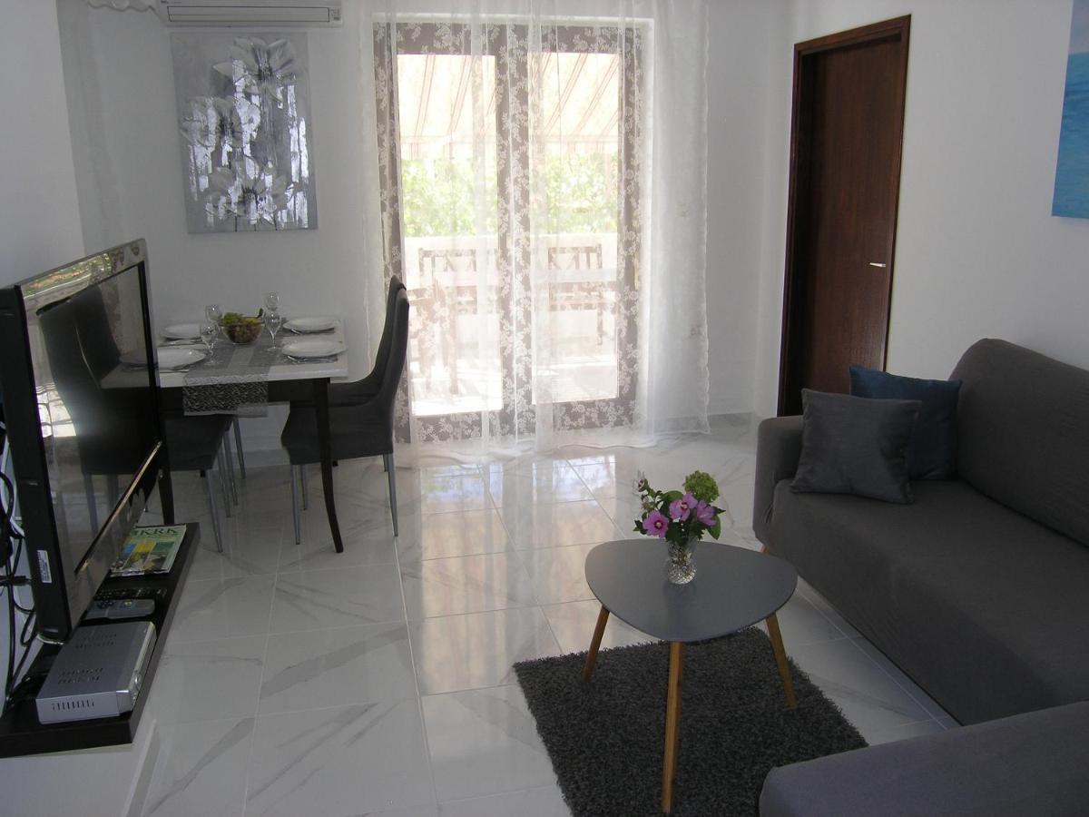 Apartments Mari With Terrace Baška Buitenkant foto