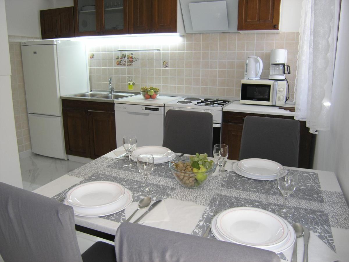 Apartments Mari With Terrace Baška Buitenkant foto